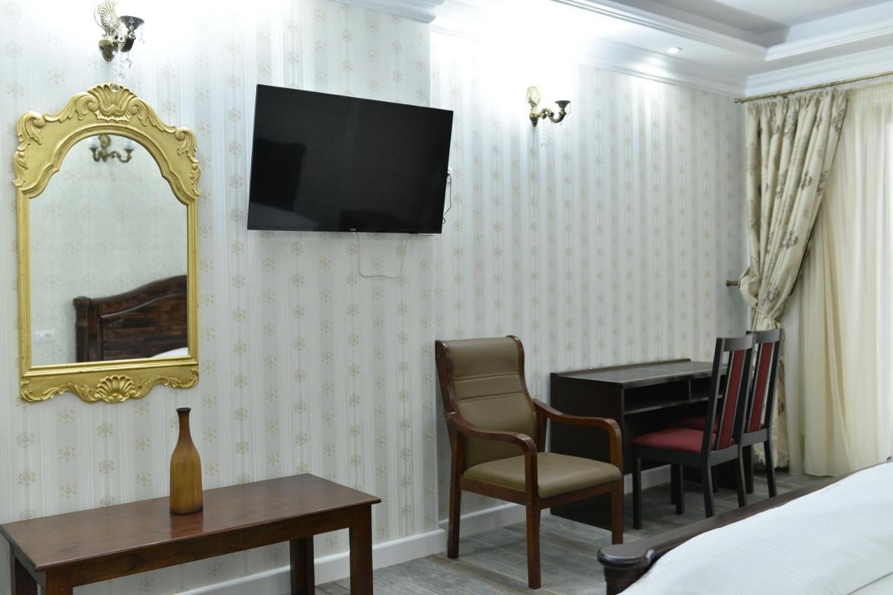 Edy'S Royal Predeal Hotel Exterior foto