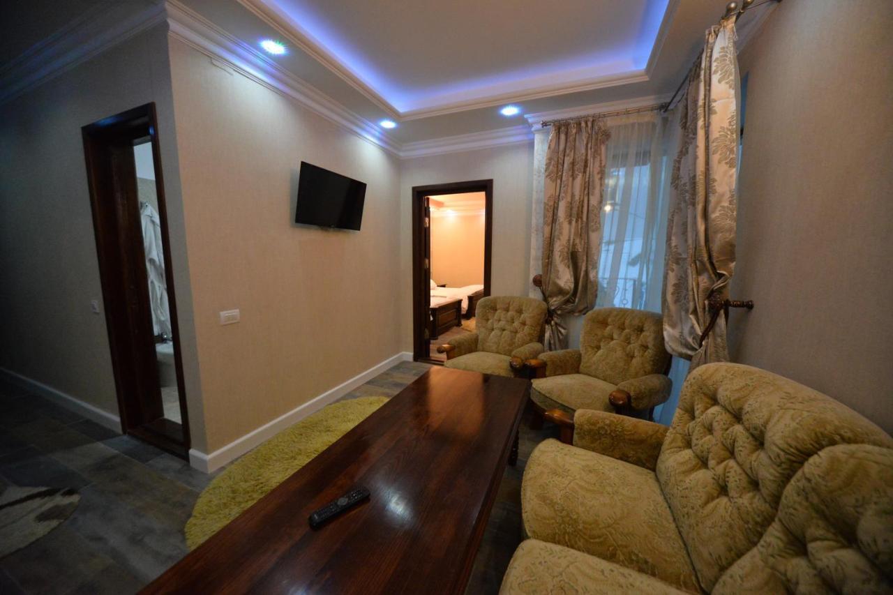 Edy'S Royal Predeal Hotel Exterior foto