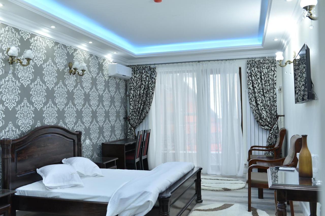 Edy'S Royal Predeal Hotel Exterior foto