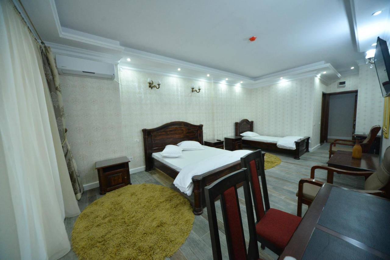 Edy'S Royal Predeal Hotel Exterior foto